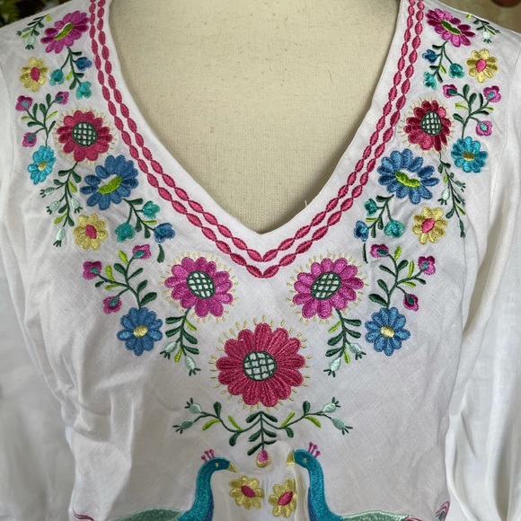 Willi Smith White Linen Embroidered Long Sleeve Top with Peacocks  size Medium - Picture 4 of 9
